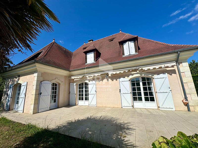Maison - 196 m² - 5 pièces