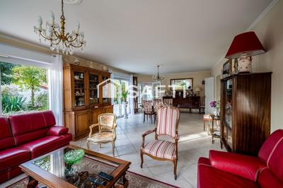 Villa - 208 m² - 6 pièces