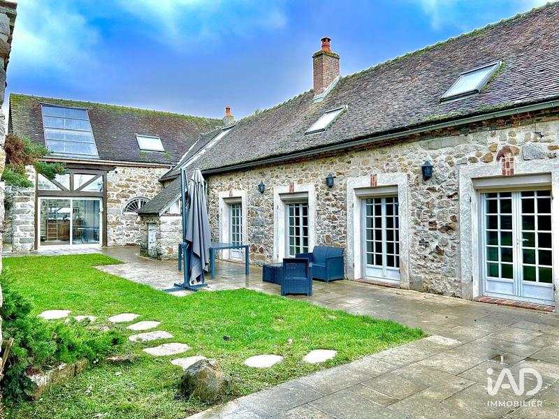 Maison - 210 m² - 7 pièces