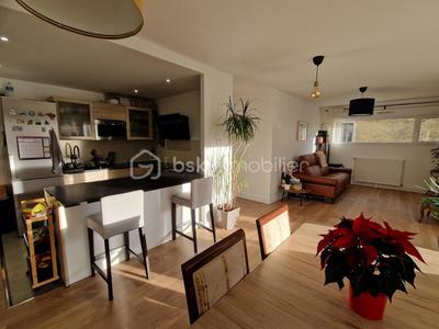 Appartement - 98 m² - 4 pièces