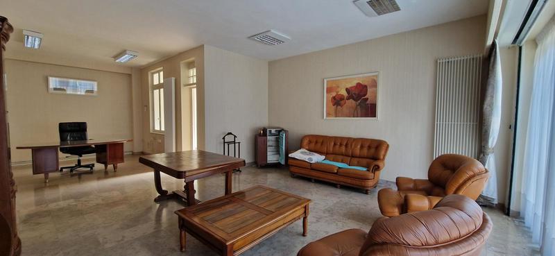 Maison - 218 m² - 6 pièces