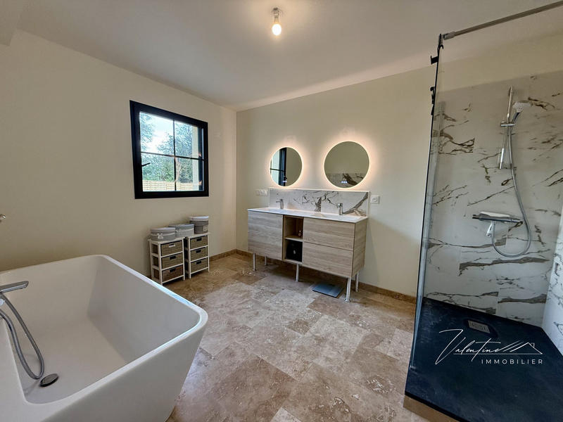 Maison - 277 m² - 8 pièces