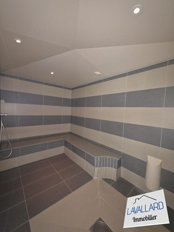 Maison - 320 m² - 10 pièces