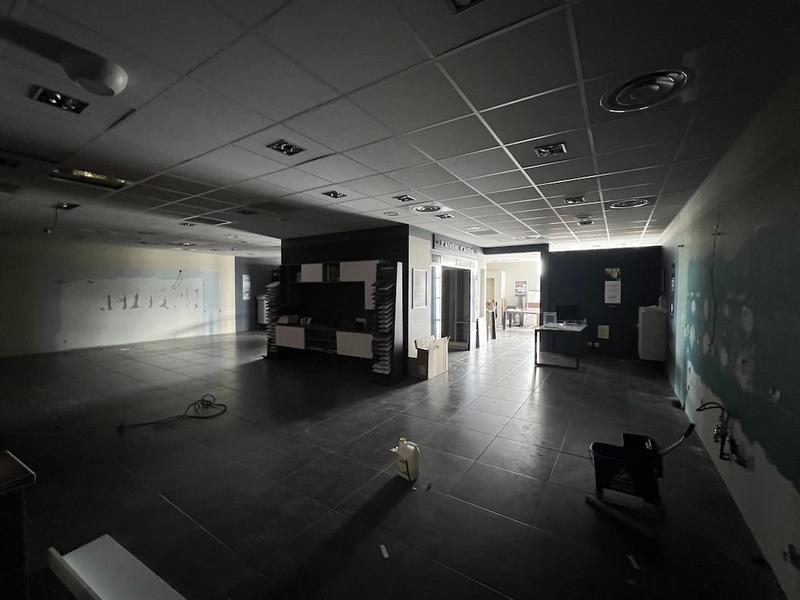 Local commercial - 310 m² - 6 pièces