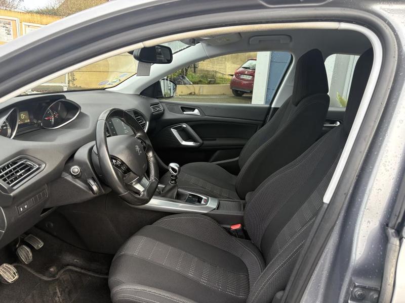 Peugeot 308 1.2l 130 Cv Allure Bvm 6 - Entretient Complet Camera Radar Avant et Arriere Feux Led
