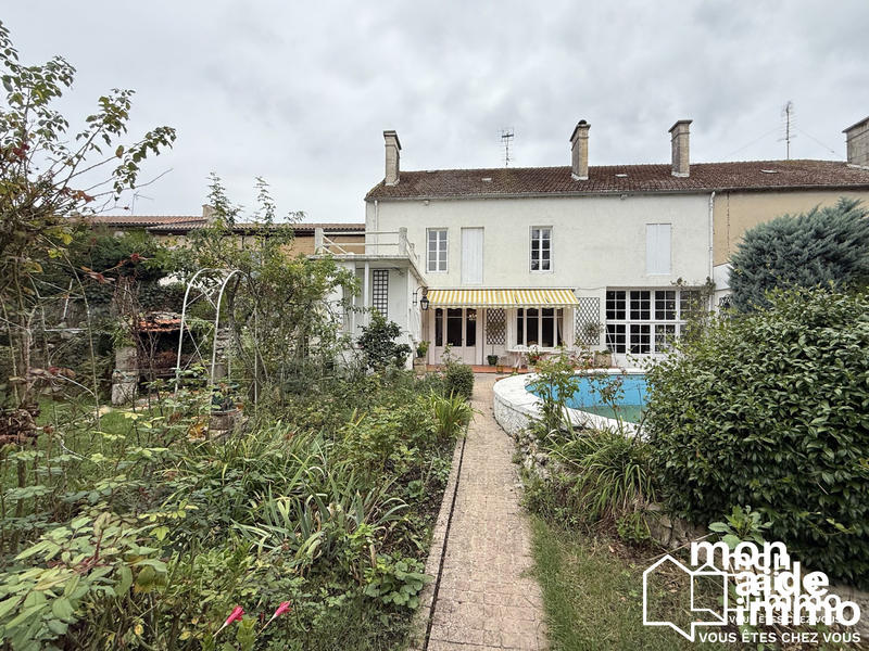 Maison - 266 m² - 7 pièces