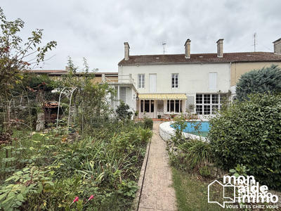 Maison - 266 m² - 7 pièces