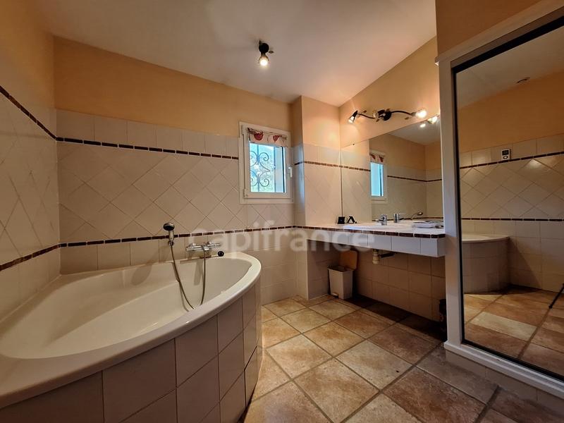 Maison - 192 m² - 7 pièces