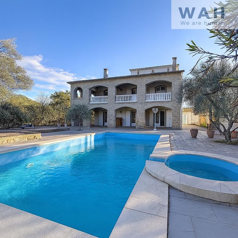 Maison - 390 m² - 13 pièces