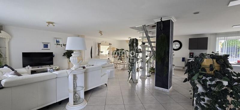 Maison - 232 m² - 6 pièces