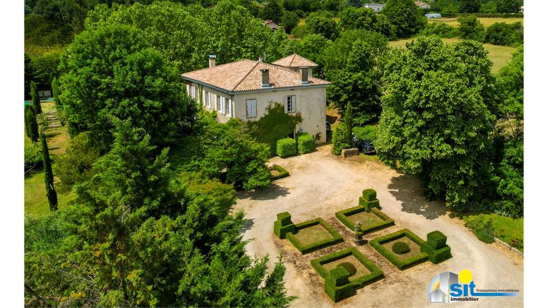 Propriété - 320 m² - 12 pièces