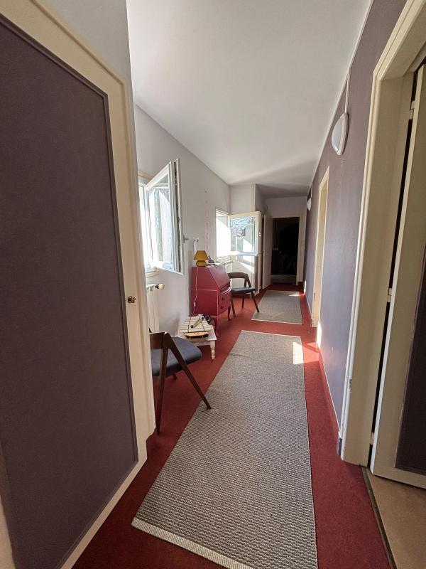 Maison - 241 m² - 6 pièces