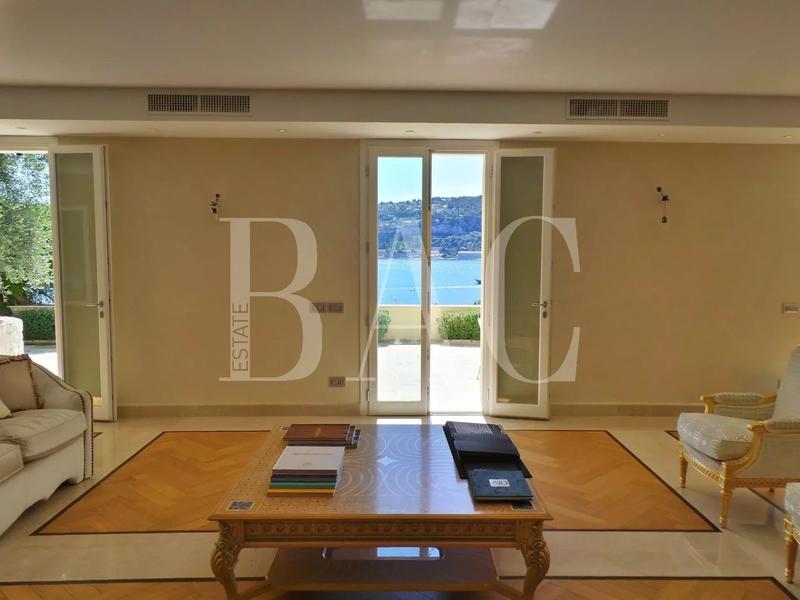 Villa - 760 m² - 16 pièces