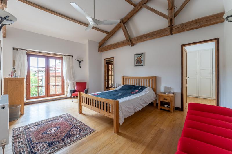 Maison - 300 m² - 11 pièces