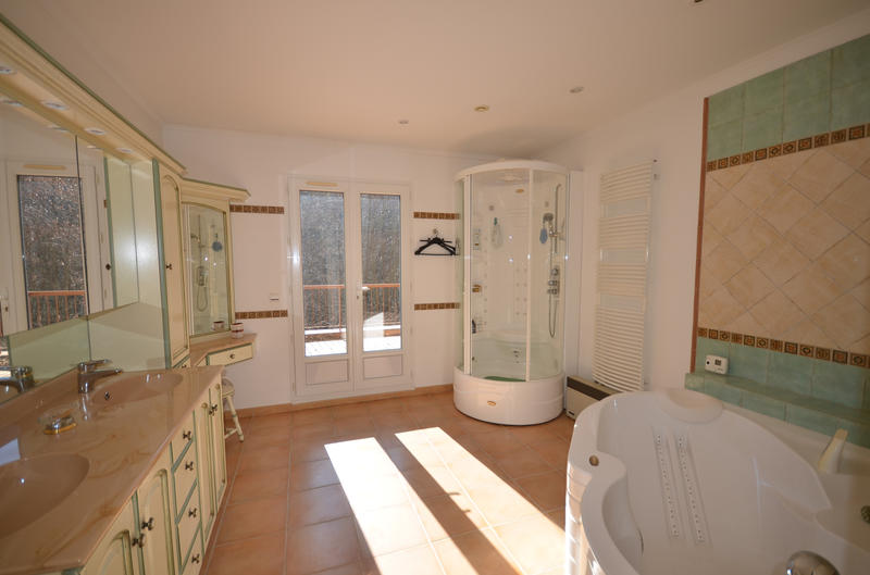 Propriété - 187 m² - 6 pièces