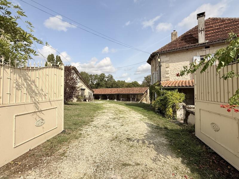 Maison - 260 m² - 7 pièces