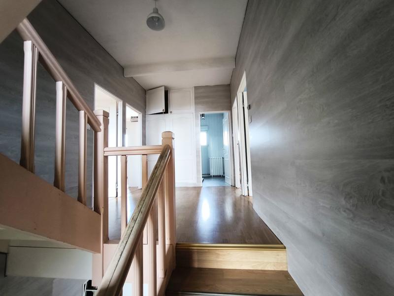 Maison - 164 m² - 9 pièces