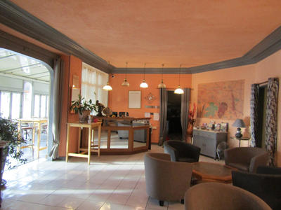 Maison - 2 000 m² - 23 pièces