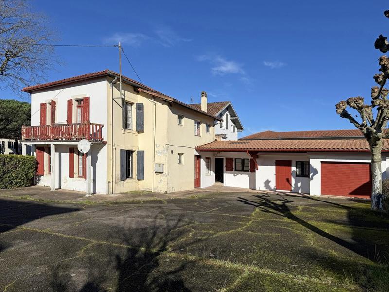 Maison - 340 m² - 14 pièces