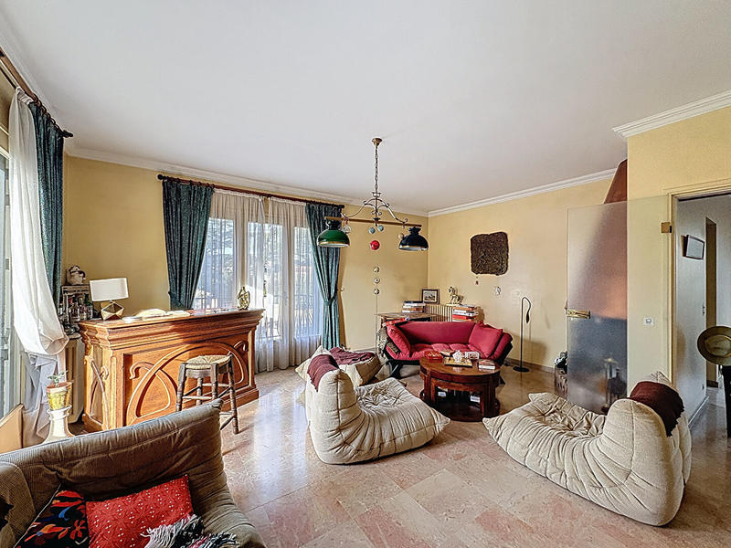 Maison - 220 m² - 6 pièces