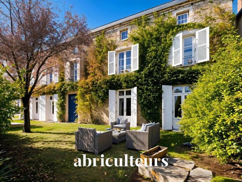 Maison ancienne - 370 m² - 10 pièces