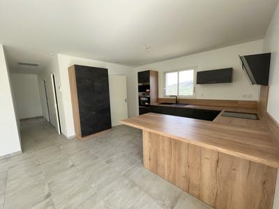 Maison - 90 m² - 6 pièces