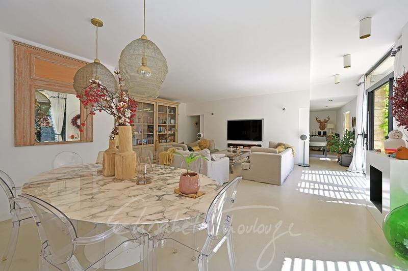 Maison - 220 m² - 6 pièces