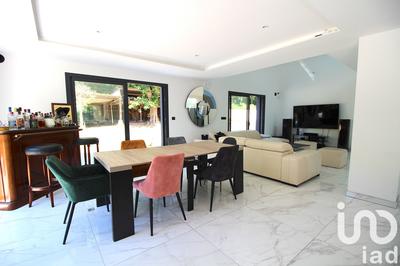 Maison - 185 m² - 7 pièces