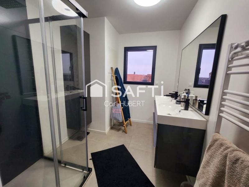 Maison - 300 m² - 8 pièces