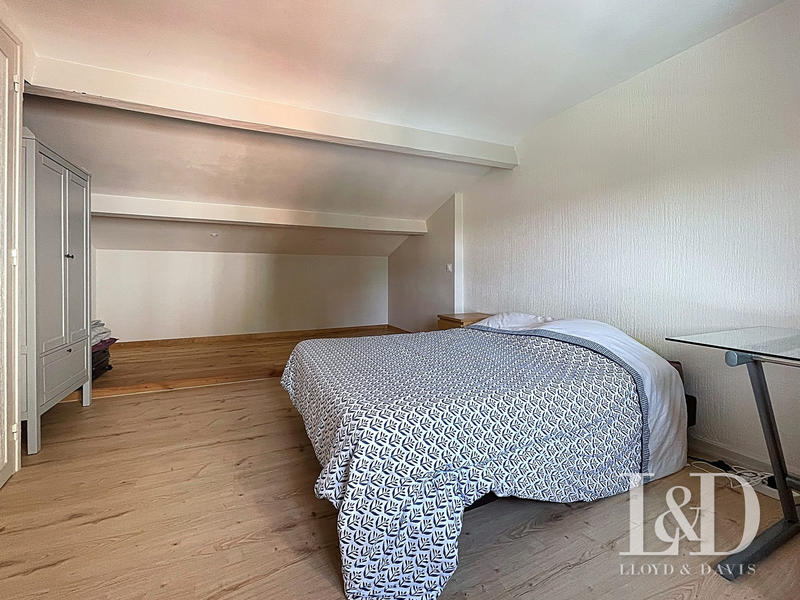 Maison - 278 m² - 9 pièces