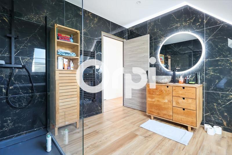 Maison - 230 m² - 6 pièces