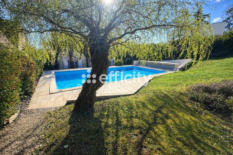 Villa - 258 m² - 8 pièces