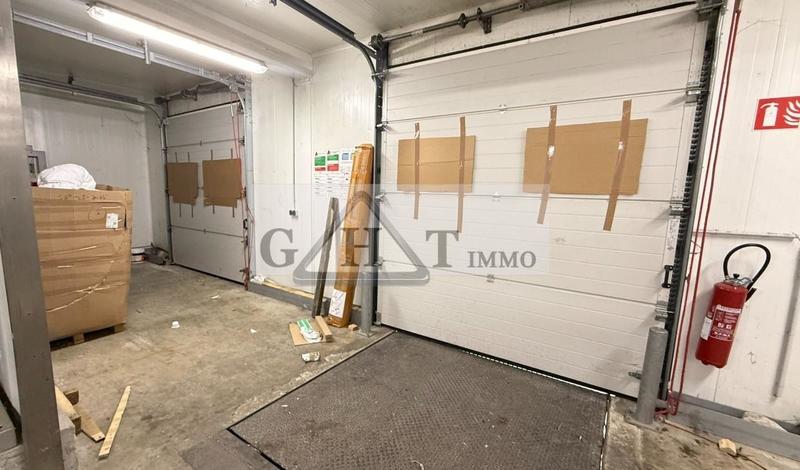 Entrepôt - 1 965 m²