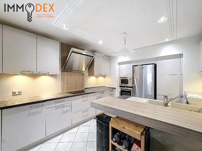 Maison - 226 m² - 7 pièces