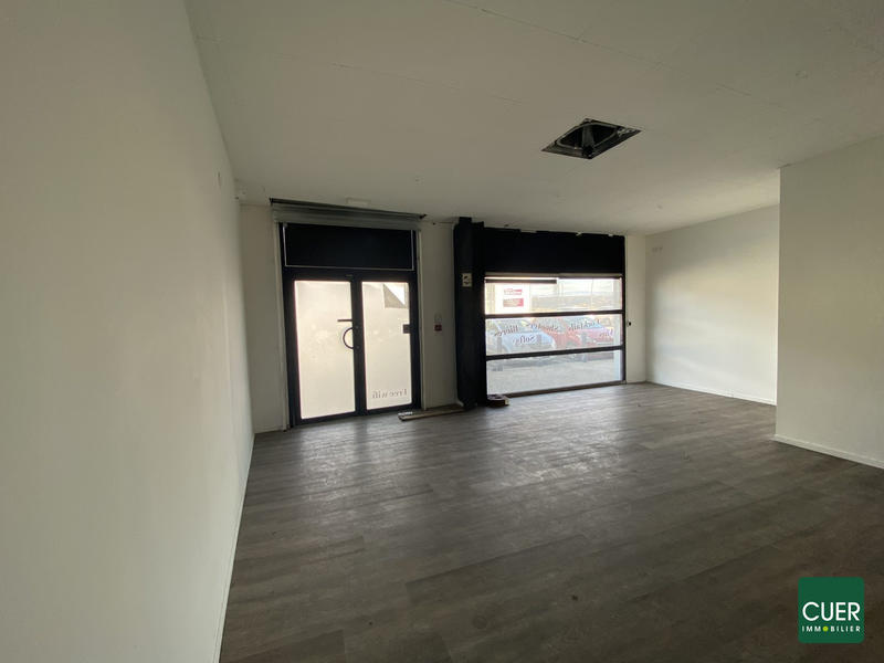 Local commercial - 128 m² - 2 pièces