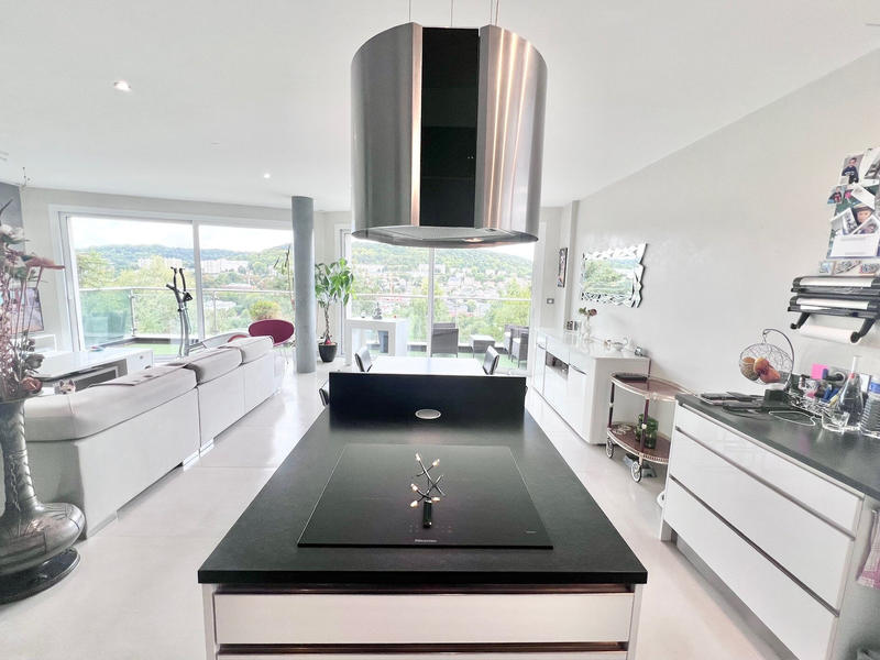 Propriété - 190 m² - 6 pièces