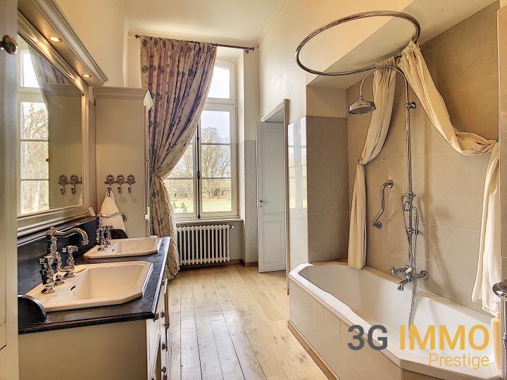 Château - 2 000 m² - 22 pièces