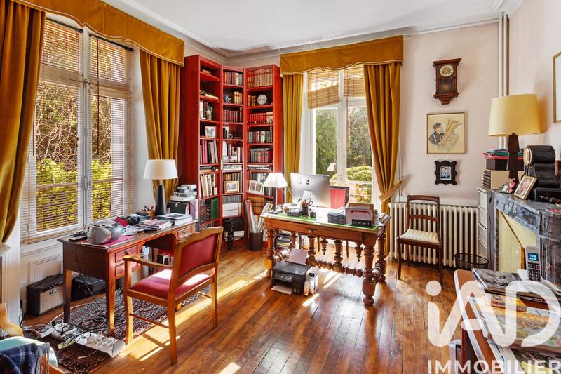 Maison - 302 m² - 12 pièces