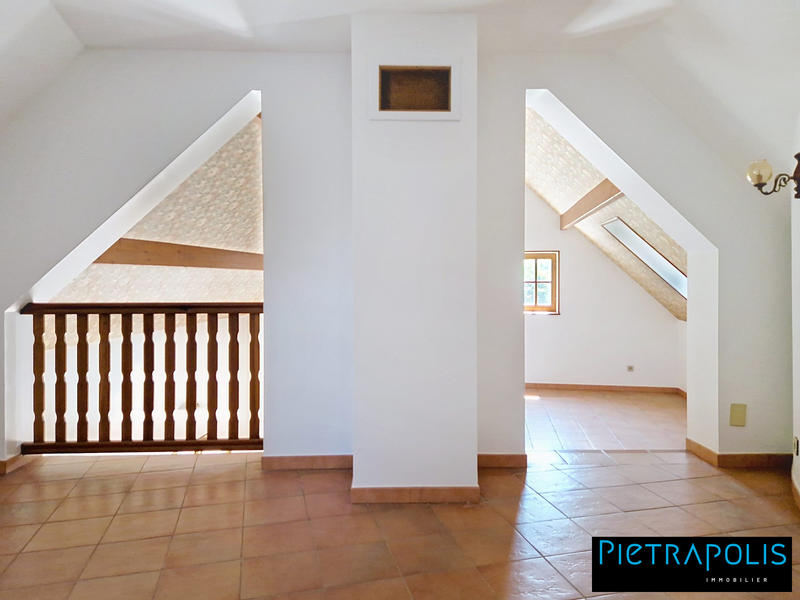 Maison traditionnelle - 222 m² - 8 pièces