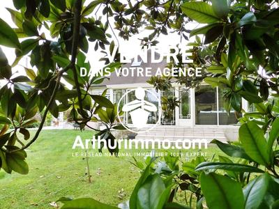 Maison - 220 m² - 8 pièces