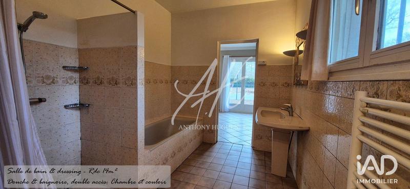 Maison - 256 m² - 6 pièces