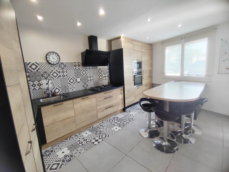 Maison - 222 m² - 10 pièces