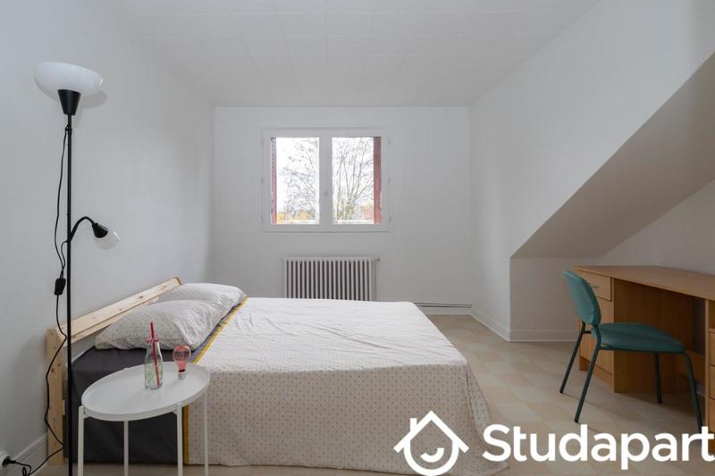 Chambre - 10 m² - 1 pièce