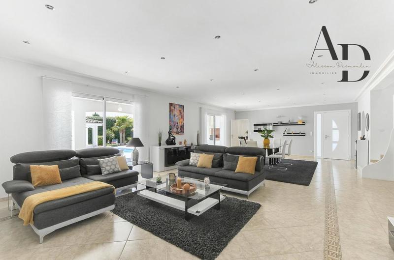 Maison - 285 m² - 7 pièces