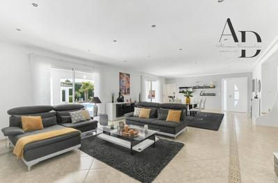 Maison - 285 m² - 7 pièces