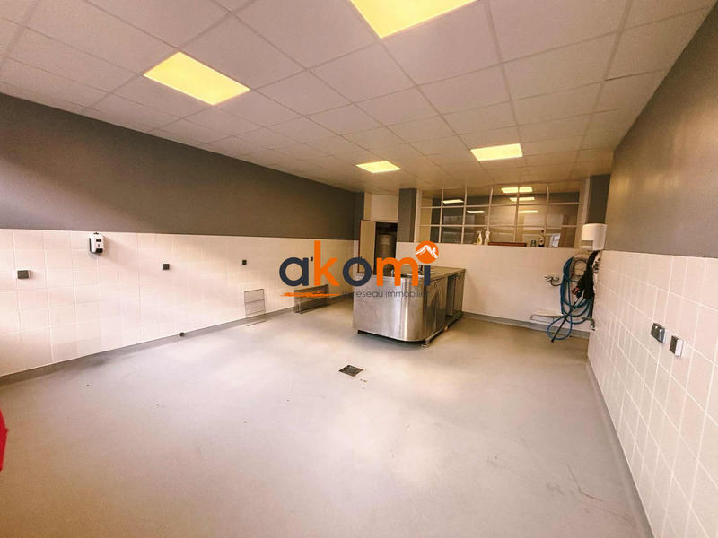 Local commercial - 232 m² - 9 pièces