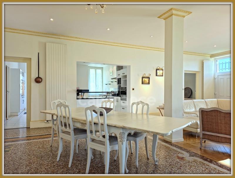 Maison bourgeoise - 266 m² - 10 pièces