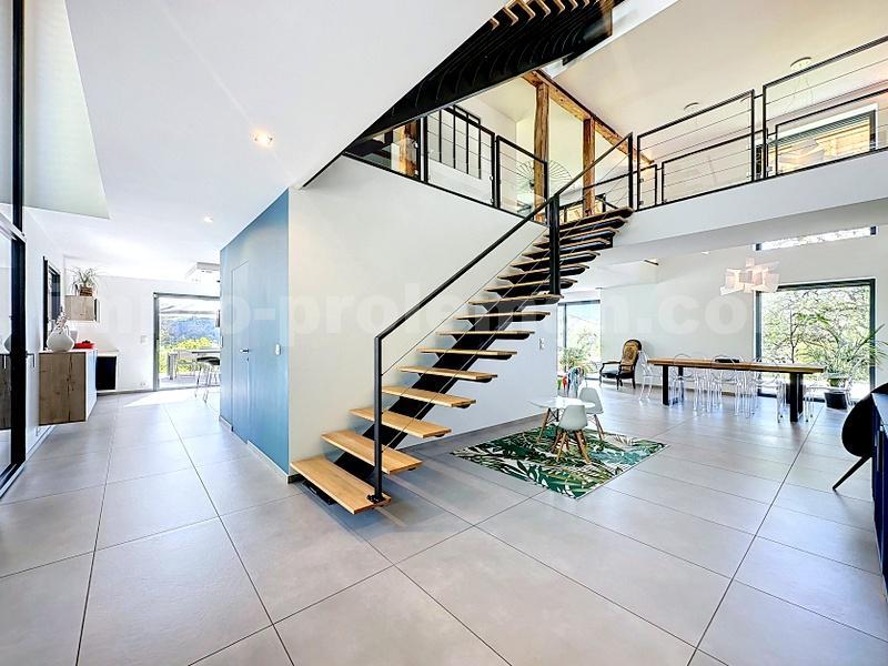 Maison - 486 m² - 8 pièces