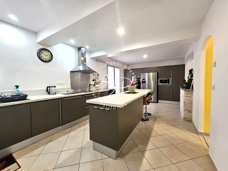 Maison - 183 m² - 7 pièces