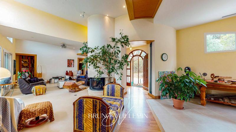 Villa - 326 m² - 10 pièces